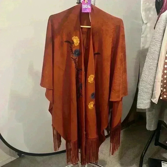 🔥HOST PICK🔥 Forever 21 | Embroidered Faux Vegan Poncho, Size  OS - Picture 2 of 2